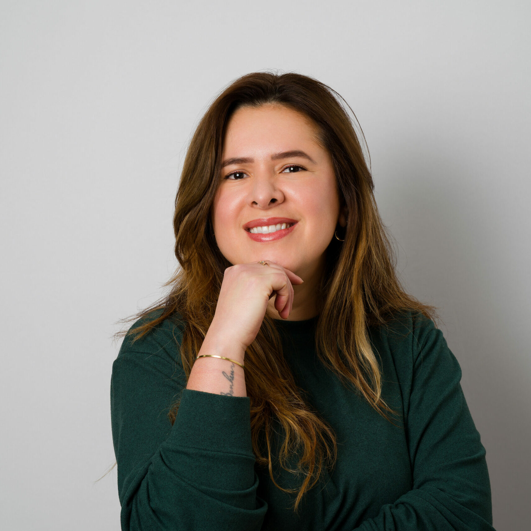 Membre du Conseil d'administration du CPTS de Paris 18e. Portrait sur fond uni gris.