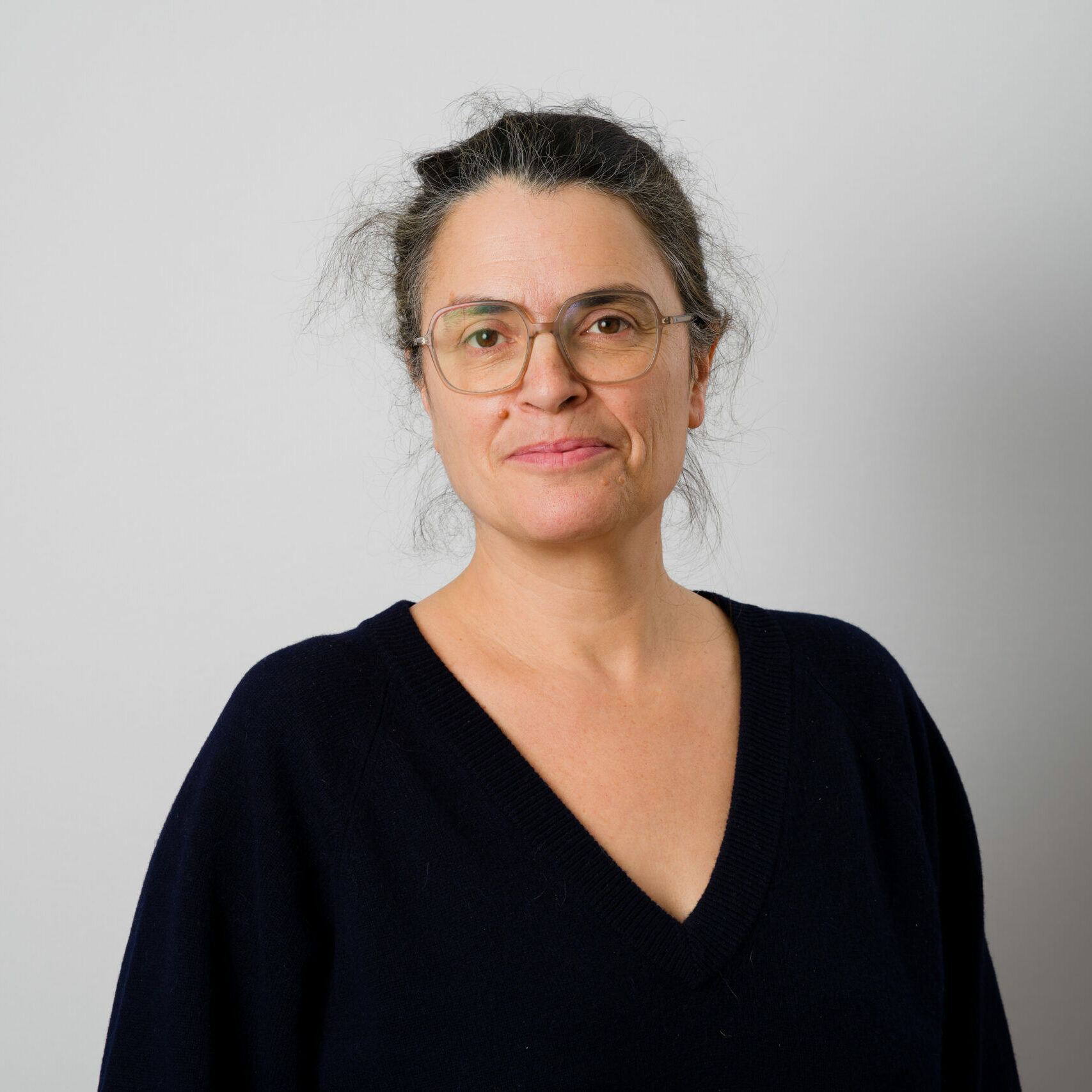 Membre du Conseil d'administration du CPTS de Paris 18e. Portrait sur fond uni gris.