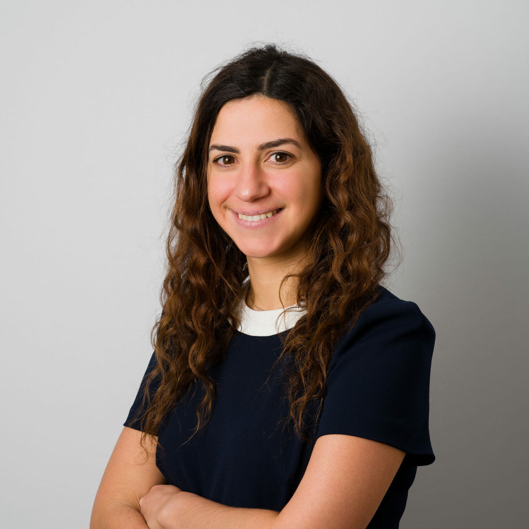 Membre du Conseil d'administration du CPTS de Paris 18e. Portrait sur fond uni gris.